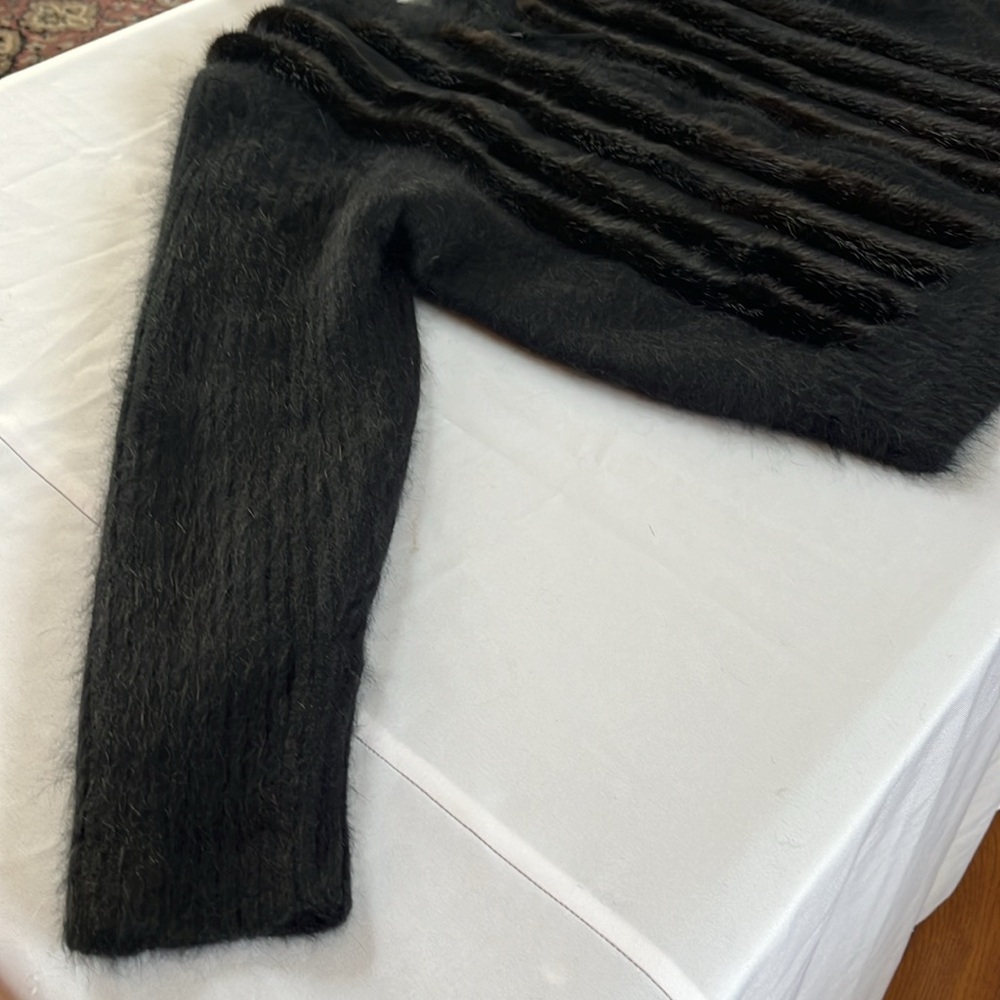 Stunning angora jacket with mink inserts set in front of jacket. Zippered & warm - Picture 8 of 8